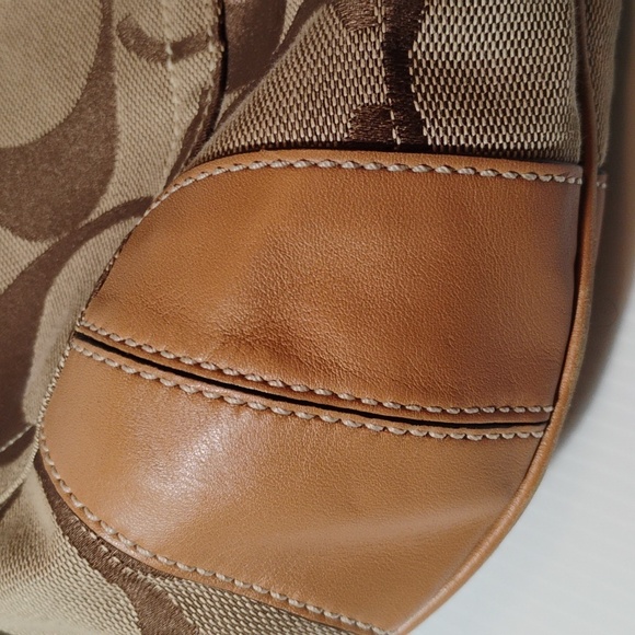 Coach M0632-10764 Signature C Hobo In Good Condition - Picture 3 of 9